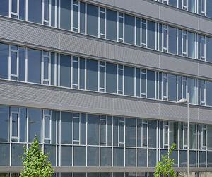 6-stöckiges Bürogebäude in direkter Nachbarschaft zu Bosch, Mahle-Behr und Mercedes